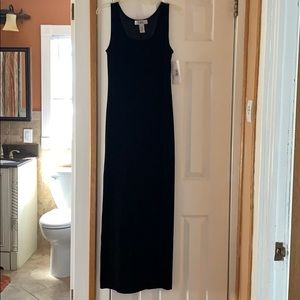 Black velvet dress. NWT Size. 8